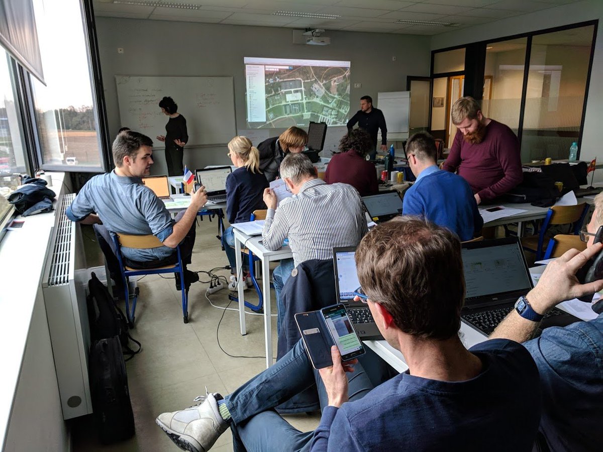 Yesterday's #SeriousGame #DIMB in action <a href="/CampusVesta/">Campus Vesta</a> #PGRM #Module5.

Interactive learning about #InformationManagement, Tools, Communication &amp; Coordination. All sprinkled with a healthy mix of fun and excitement. 

<a href="/HumTechLab/">HumTech Lab @TUDelft</a> @tudelftTBM <a href="/yan_wang/">Yan Wang @yanwang@mastodon.online</a>