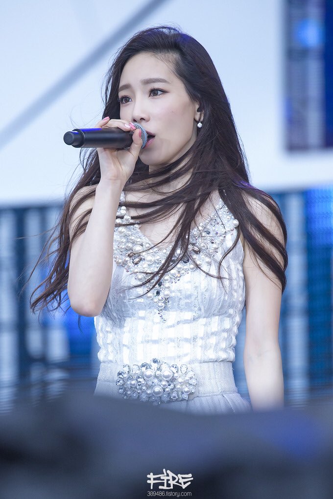 150329 F1 콘서트 #태연
/ 유난히 덥고 비바람이 많이 불어서 강제 생머리 됐다고 탱스타 올라온 날 ☔️🌬