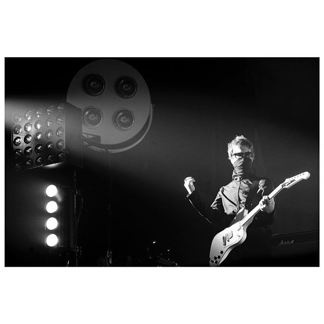 giblove's tweet photo. Continuing from previous post, Jay Mehler again, this time on stage at Wembley playing with Kasabian. (Supported by @darkhorsesmusic)
Stage concept / design by @wizfilmmaker .
.
.
.
.
#jaymehler #kasabian #wembley #musicphotography #blackandwhite #darkh… https://t.co/ldSXZw6cg5 https://t.co/L0lp4lJUGZ