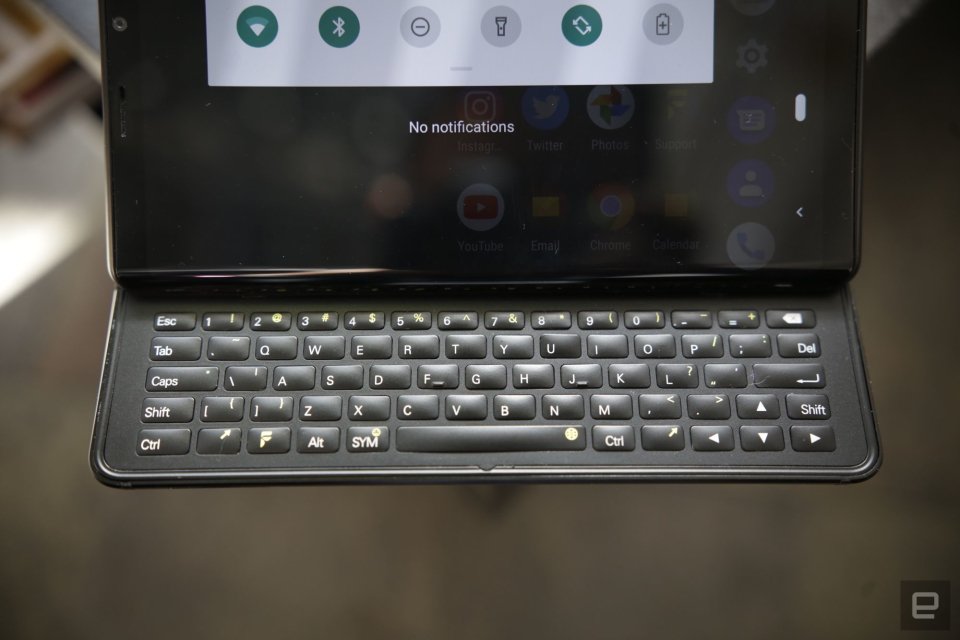 thefxtec's tweet photo. The #Pro1 will initially ship with a #QWERTY #keyboard. We will add additional layouts including #QWERTZ & #AZERTY based on demand. So please head over to our forums and let us know your preference! https://t.co/3BxYzviT1m #functioniskey #mobile #android #bringitback https://t.co/1KS5rUbjeA