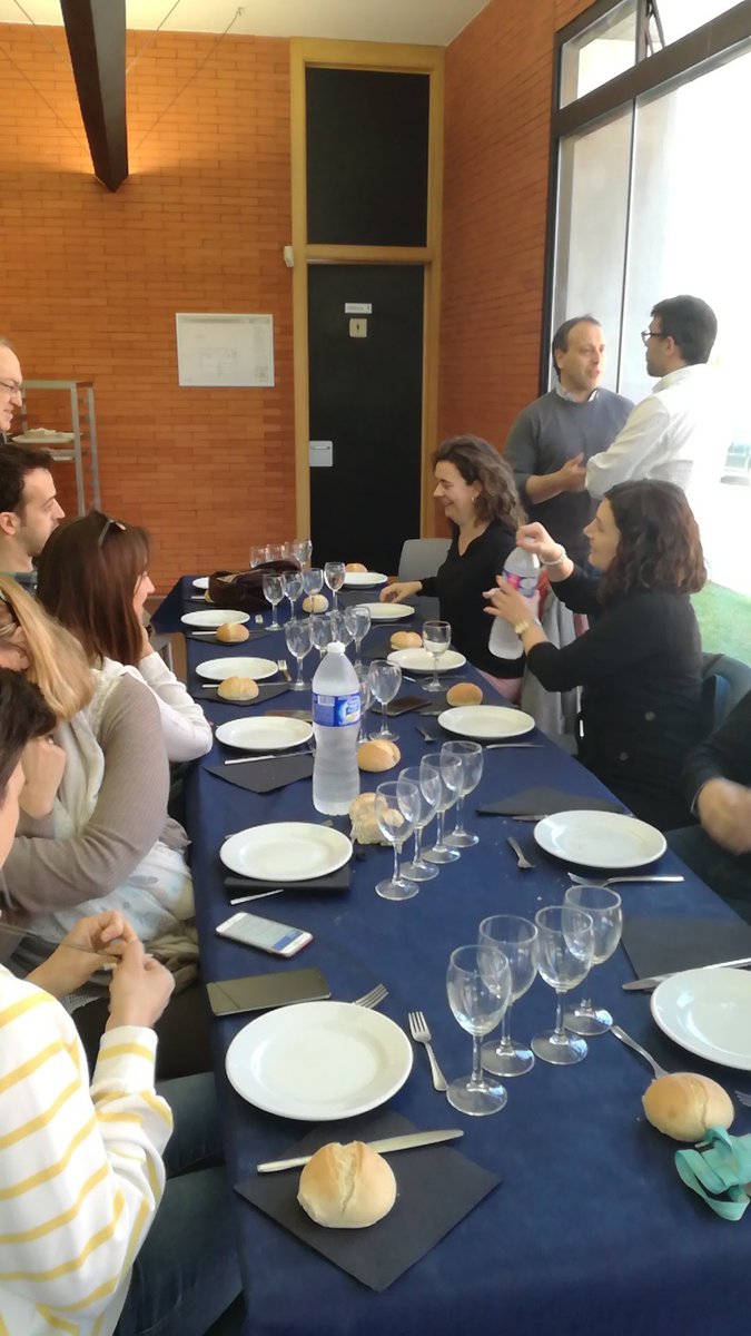 MobilizaAcademy's tweet photo. Let's GO #VISUAL_THINKING @ialcazar imparte en @MobilizaAcademy COMIDA #visualthinkingvlc @JorgeSanLo https://t.co/CsMx8W8Pj2