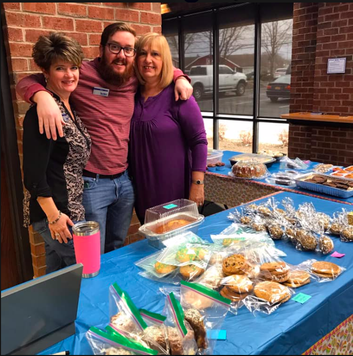 HudsonValleyCan's tweet photo. We have some pretty SWEET supporters! Stop by @MHVFCU, Kingston branch today to pick up a sweet treat and support the HVCRC. #FeelGoodFriday #LocalSupporter https://t.co/xrfYdJPcPl