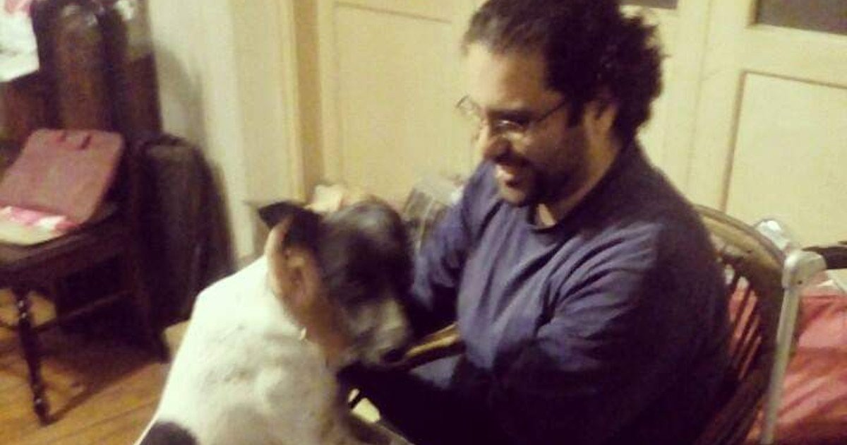 amnistialugo's tweet image. Hoxe é un #FelizViernes para  Alaa Abdel  Fattah, a súa familia (tamén o seu can!) e para quen queremos a #Exipto e cremos na súa primaveira e nos seus protagonistas. Este coñecido  blogeiro saíu do cárcere despois de 5 anos de condena inxusta #Alaa_IsFree 🥳🥳