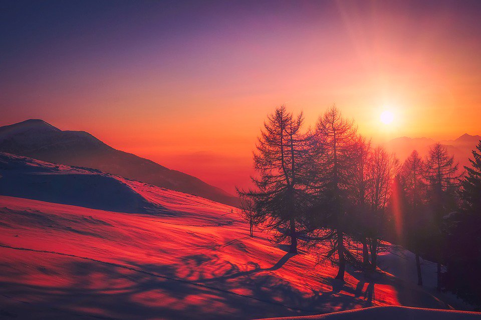 CharIsWriting's tweet photo. She tiptoed across the kitchen
Careful not to wake the sun.
Somewhere a wild dog howled
the scorched kettle hummed along.
Deep inside she shivered,
Bare feet cold against the tile.

cln
#Poem #ShiftingWords #countrymorning https://t.co/P4vnSuivVJ