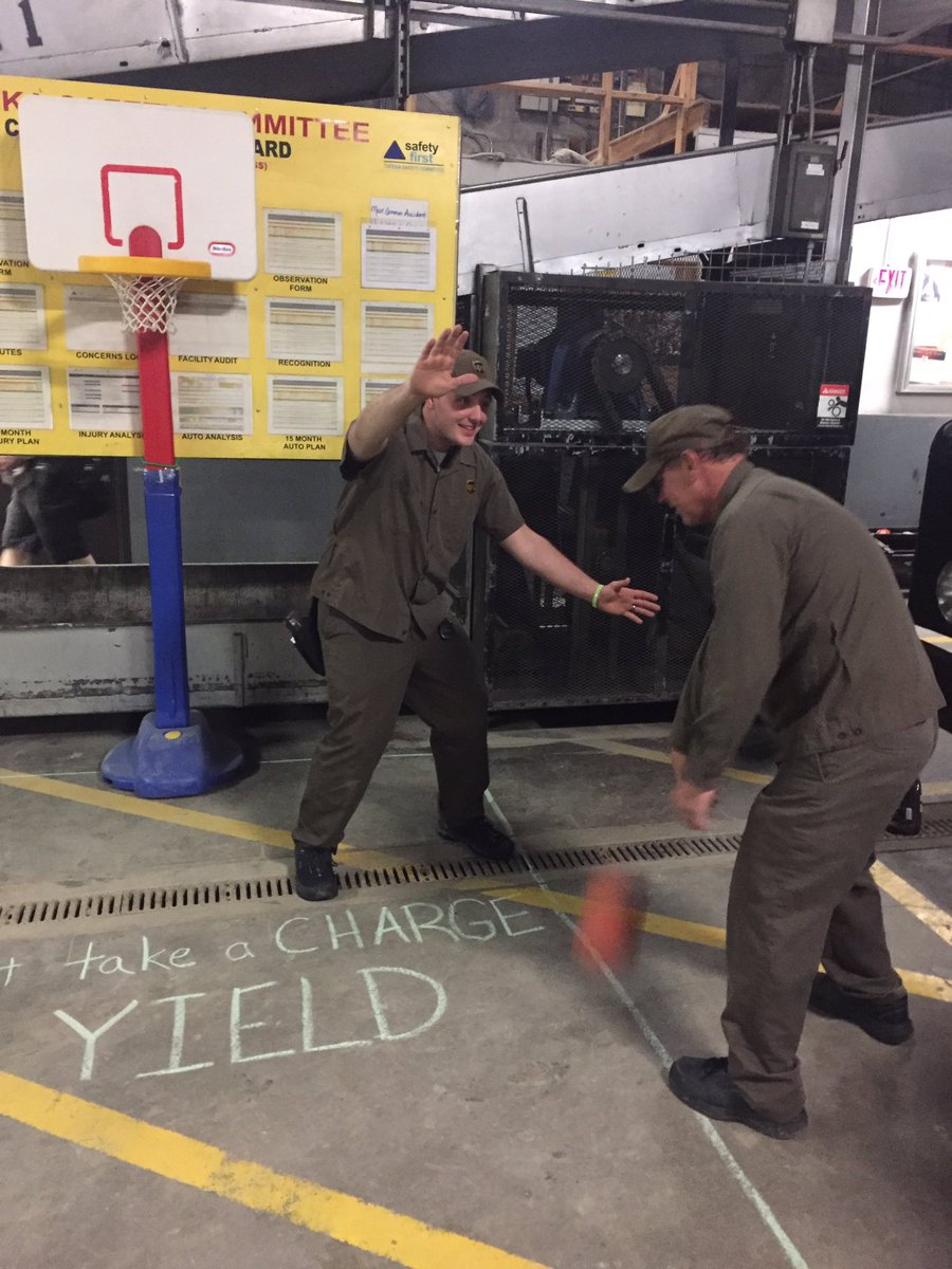 UPStopekasafety's tweet photo. Don’t take a Charge, YIELD!!! #cpcdsafety #imasafemaker @WilliamButschle @wardell_hooks @UPSMorganT https://t.co/B69fpY3Xxd
