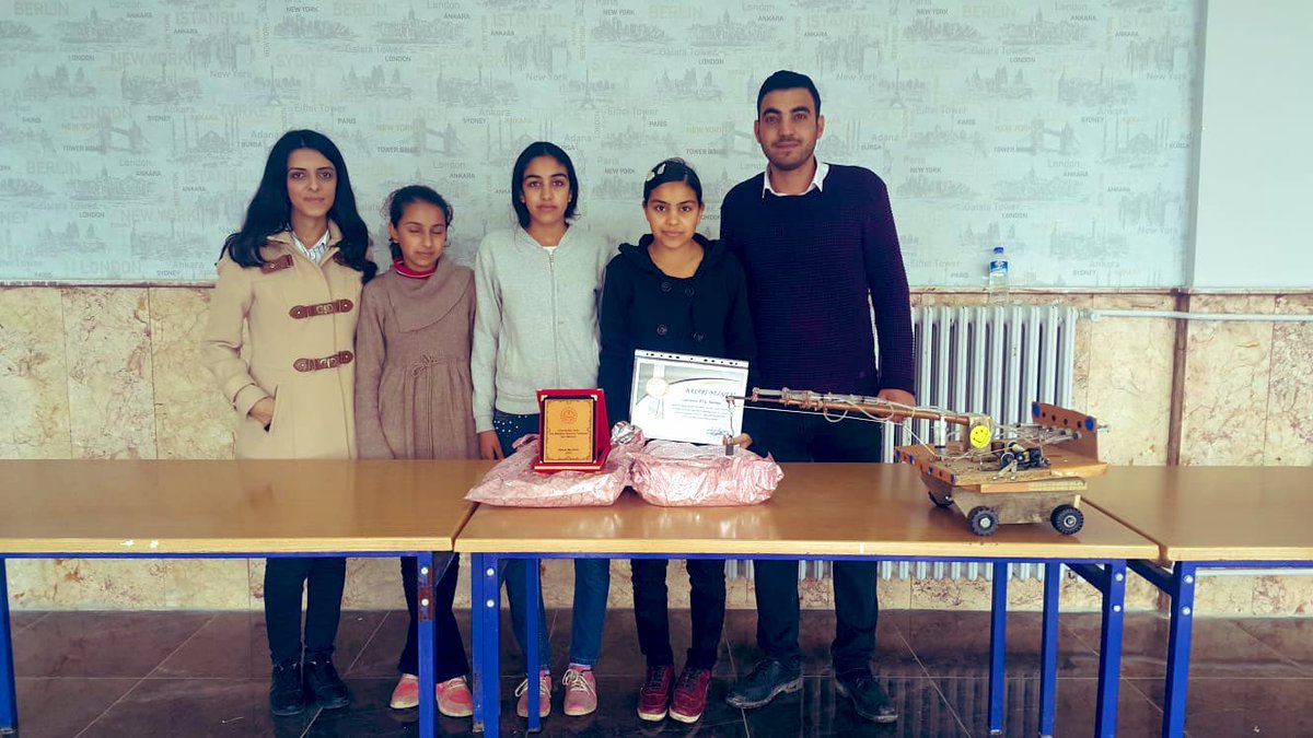 BukdereO's tweet photo. İlçemizde düzenlenen materyal yarışmasında okulumuz birinci oldu. Emeği geçen öğretmenlerimize ve öğrencilerimize teşekkür ederiz. @smailKa32438473 @MemHarran @kenndmroglu01 @HarranKaymakam @serafettinturan https://t.co/w1TobeJHN0