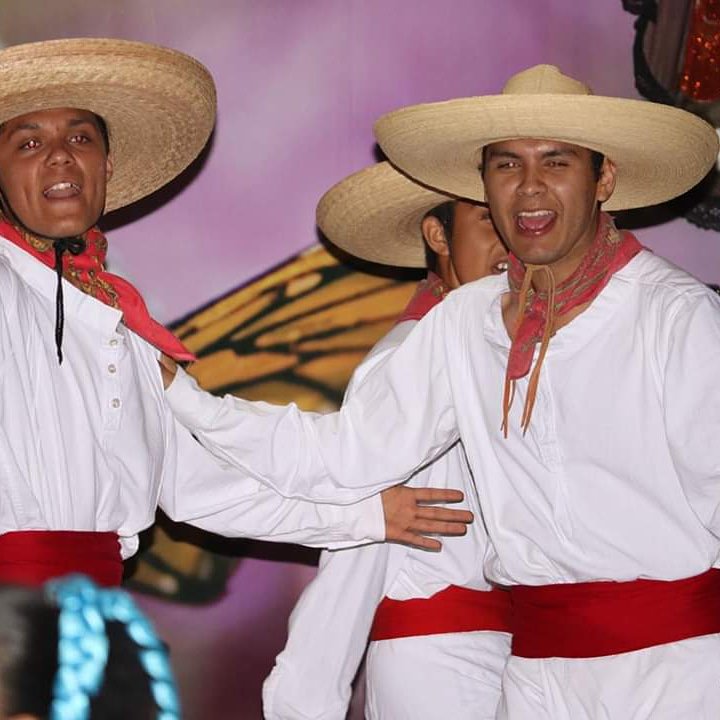 FolkTataKeri's tweet photo. Rumbo a Monterrey NL a encontrarnos con grandes amigos de la Danza. Orgullosos de representar a nuestro Bello Estado de Michoacán.
Somos #TataKeri y Escribimos #NuestroLegado. https://t.co/eqzzatUySK