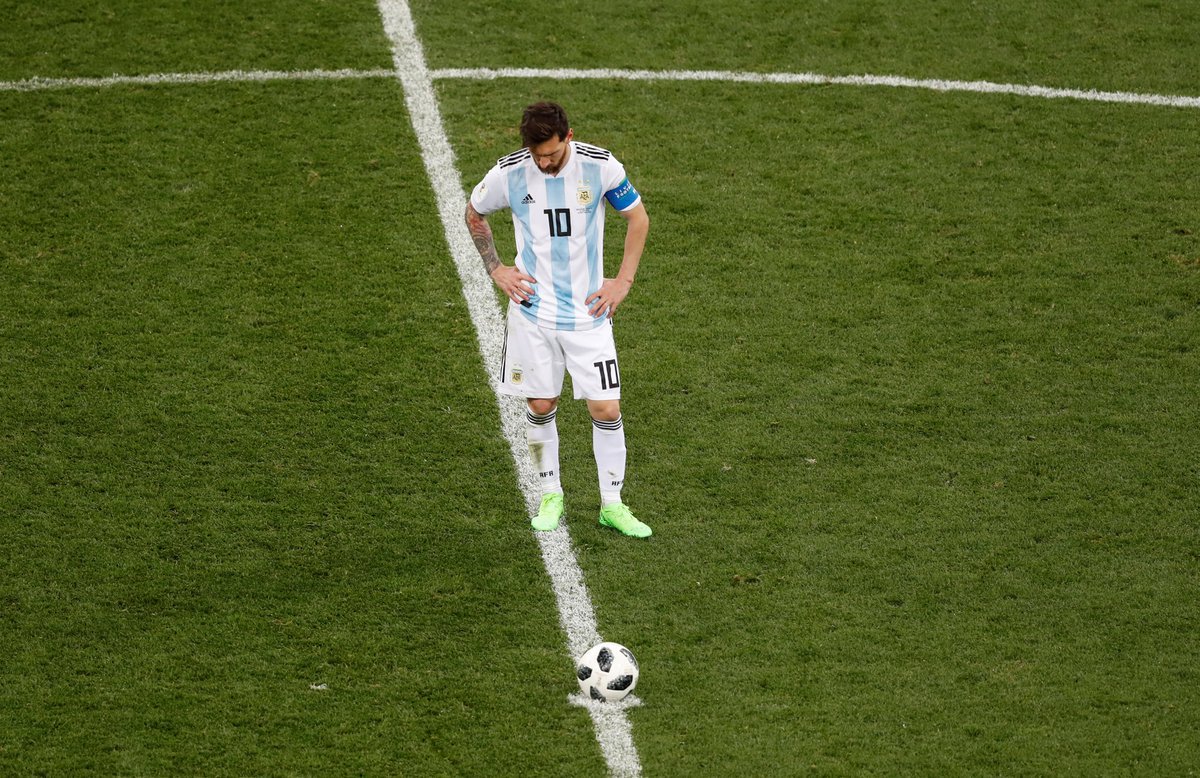 demarkesports's tweet photo. Messi: "Dünya Kupası'nın ardından milli takımla ilgili konuşmak zordu çünkü Fransa maçı çok büyük bir darbe olmuştu. Kendimi kilitleyip, ailemle beraber üzüntümü paylaşmayı ve turnuvayı unutup milli takım dahil her şeyden biraz uzaklaşmak zorunda kaldım." https://t.co/4BRDvczduc