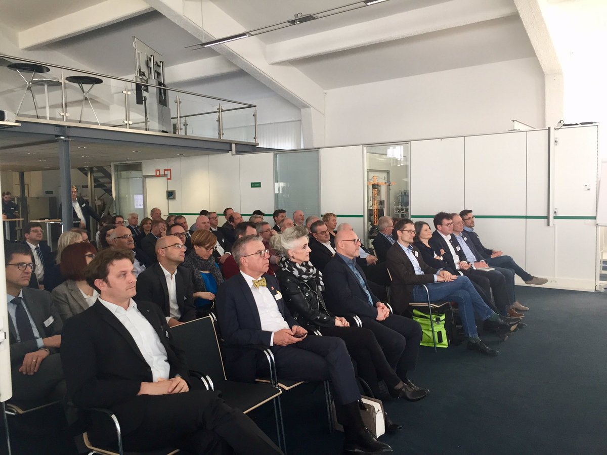 FZI_official's tweet photo. Im vom FZI geleiteten Projekt #EVAShuttle steht die Anschaffung von drei E-Shuttles kurz bevor. Die autonomen, elektrischen und vernetzten Minibusse sollen zukünftig die letzte Meile bedienen und eine Lücke im #ÖPNV schließen. Die Minibusse werden auf dem #TAFBW erprobt. https://t.co/QW7w5zA8vg