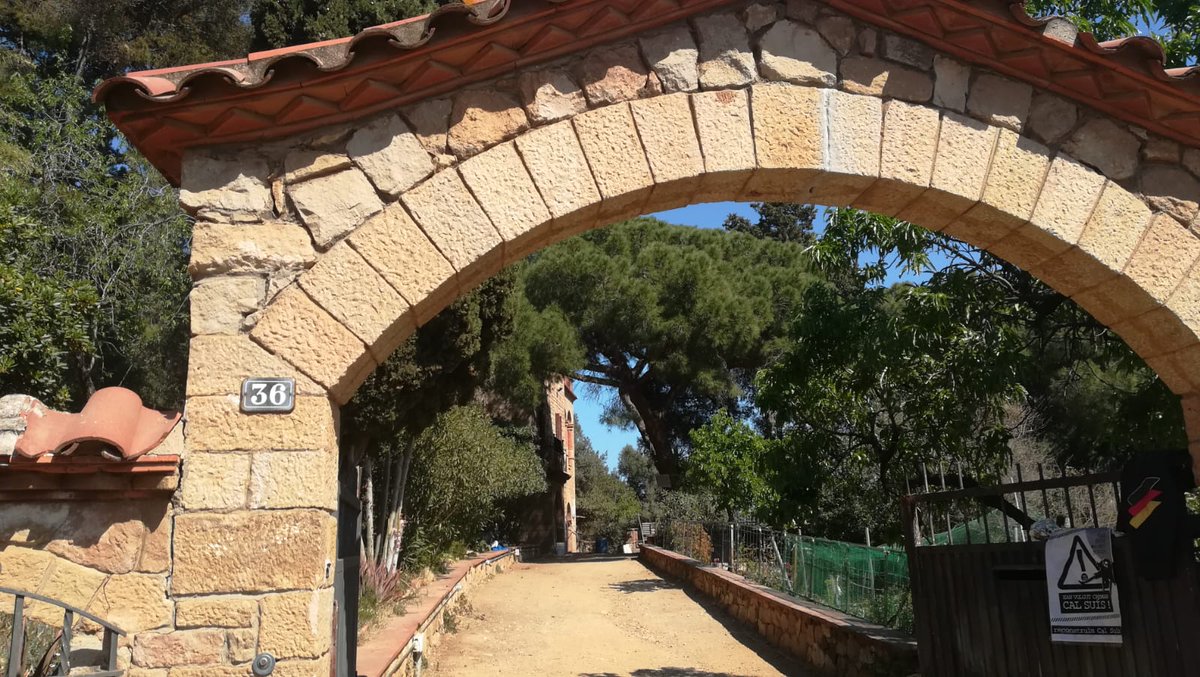 cal_suis's tweet photo. Hem aconseguit impedir que tapiin tots els accesos a la casa!!

De moment l'acces a l'exterior torna a estar obert i ja podem seguir fent activitats a l'exterior de la casa! 

En pocs dies tindrem més informació. Anirem informant. 

Gracies pel suport companyes! 
Seguim! https://t.co/gMwfTskem1