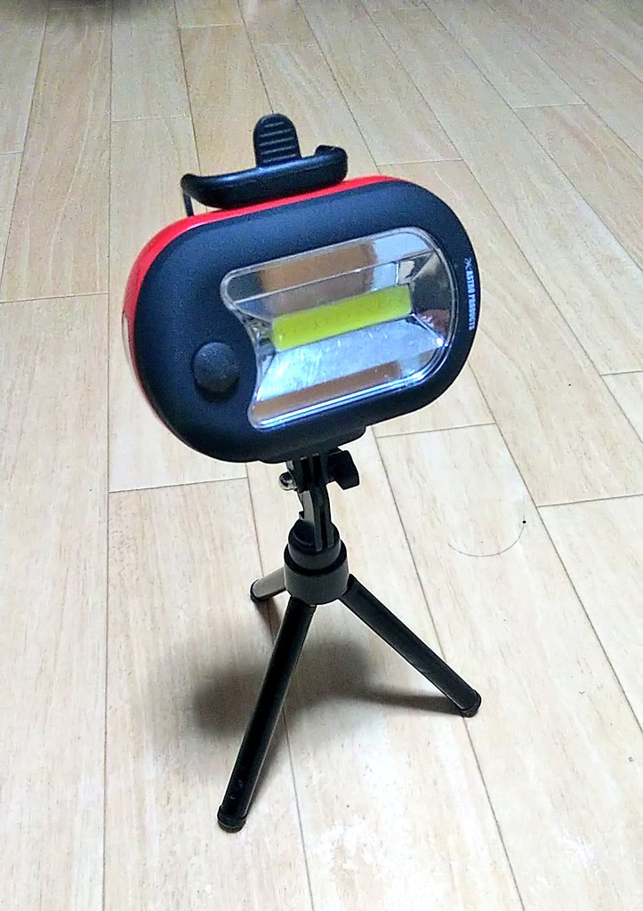 もぐを 11 5 6jafカップ アストロプロダクツで売ってるcobソープライト 550円 を100均で売ってるスマホ用ミニ 三脚 100円 に取り付けると簡易投光器になって夜間作業がはかどります T Co Rvljezzzc5 Twitter