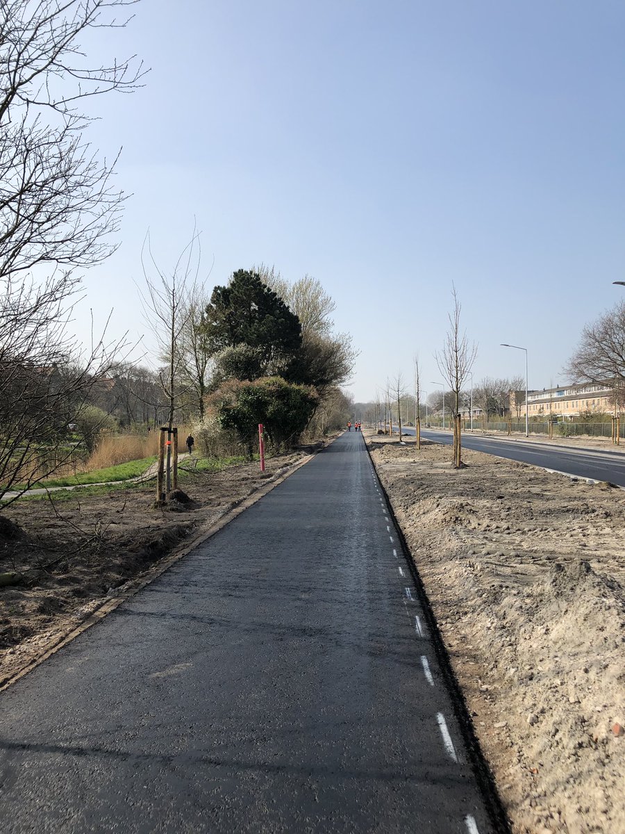 RvanAsten's tweet photo. Werkbezoek aan de @routekijkduin werkzaamheden. Hier wordt hard gewerkt aan rotondes🚗, strakke fietspaden🚲 en toevoeging van veel groen🌳! Prachtig om te zien, dat wordt genieten als deze weg over een paar weken weer open gaat!📅 https://t.co/Dc60qWbesc