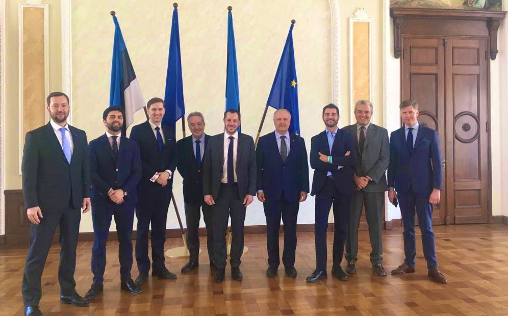 NicolasBay_'s tweet photo. Rencontre aujourd’hui au Parlement estonien à Tallinn avec les députés et dirigeants du parti EKRE qui a obtenu 17,8 % aux législatives et 19 sièges. Ils entreront au Parlement européen dans deux mois : nous préparons le grand rassemblement pour l’Europe des nations !
@Mart_Helme https://t.co/7myjJujT14