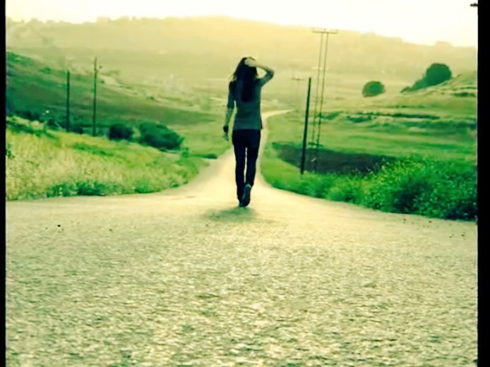 لا تقل أنا لا أتغير،ستمضي .....
الأيام وتتخلى عن أشياء......
أدمنتها،ستترك احداََ،وستلغي.....
حلماََ ويوماََ ما ستجلس على.....
رصيف الذكرى ولا تصدق أنك....
لا تزال تعيش من دونها.....
             💮كلمات💮....