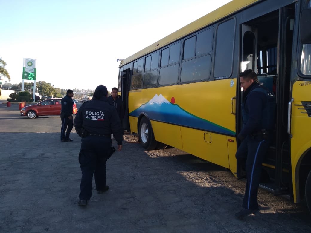 SSC_Pue's tweet photo. ¡Servir y proteger a las familias poblanas! 👨‍👩‍👧‍👦

Elementos de Seguridad Pública Municipal llevan a cabo el
Dispositivo Integral de Acompañamiento al Pasajero #DIAP. 🚍.

Zonas de atención y supervisión:

✅ San Jerónimo Caleras.

✅ San Pablo Xochimehuacán.

¡Es por ti! 👮‍♂️👮‍♀️ https://t.co/8lcejFphXw