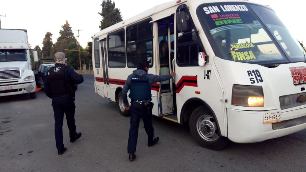 SSC_Pue's tweet photo. ¡Servir y proteger a las familias poblanas! 👨‍👩‍👧‍👦

Elementos de Seguridad Pública Municipal llevan a cabo el
Dispositivo Integral de Acompañamiento al Pasajero #DIAP. 🚍.

Zonas de atención y supervisión:

✅ San Jerónimo Caleras.

✅ San Pablo Xochimehuacán.

¡Es por ti! 👮‍♂️👮‍♀️ https://t.co/8lcejFphXw