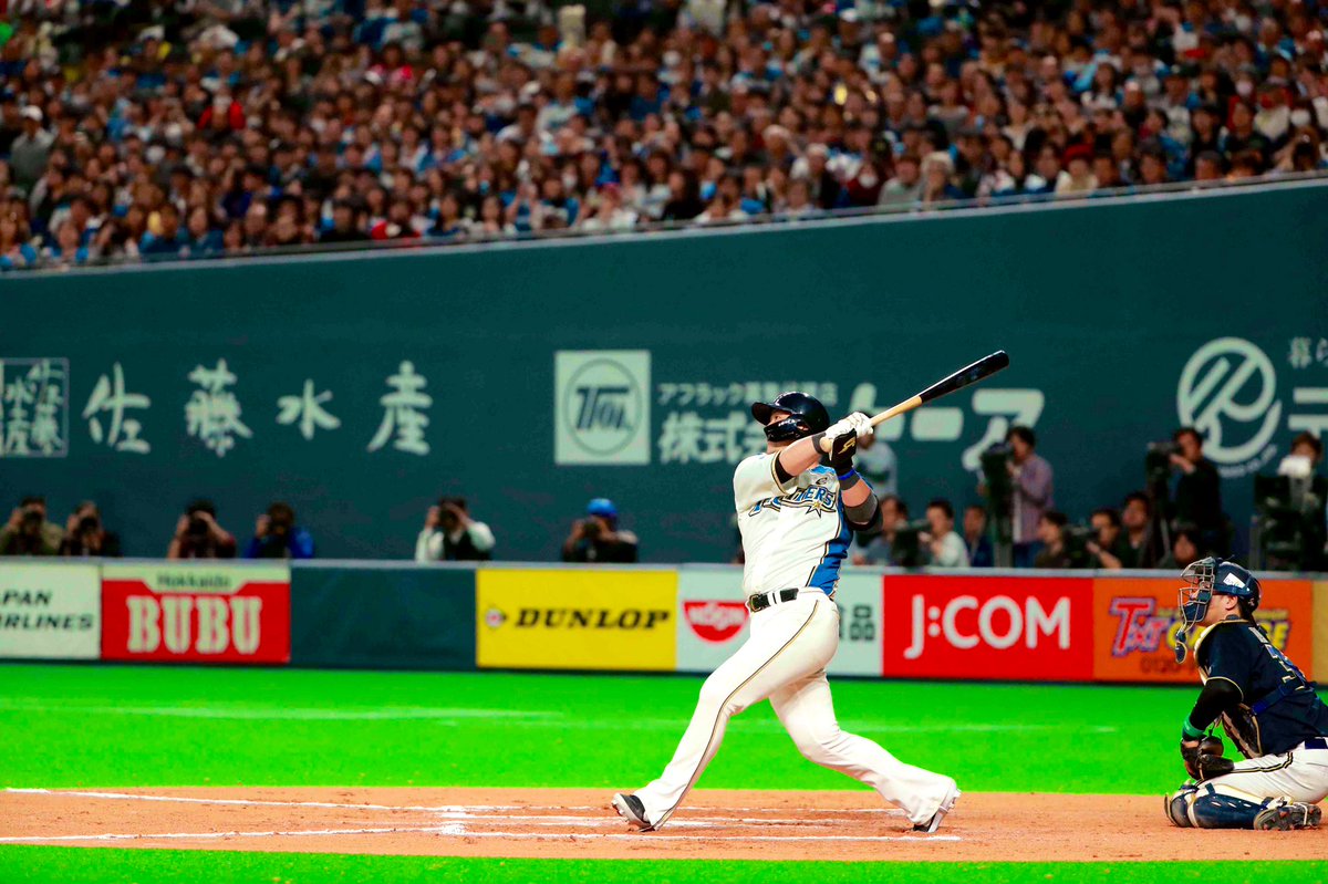 北海道日本ハムファイターズ公式 これが四番 中田翔 Lovefighters 飛び出せ新時代 四番 中田翔 T Co 9p7itrphww Twitter