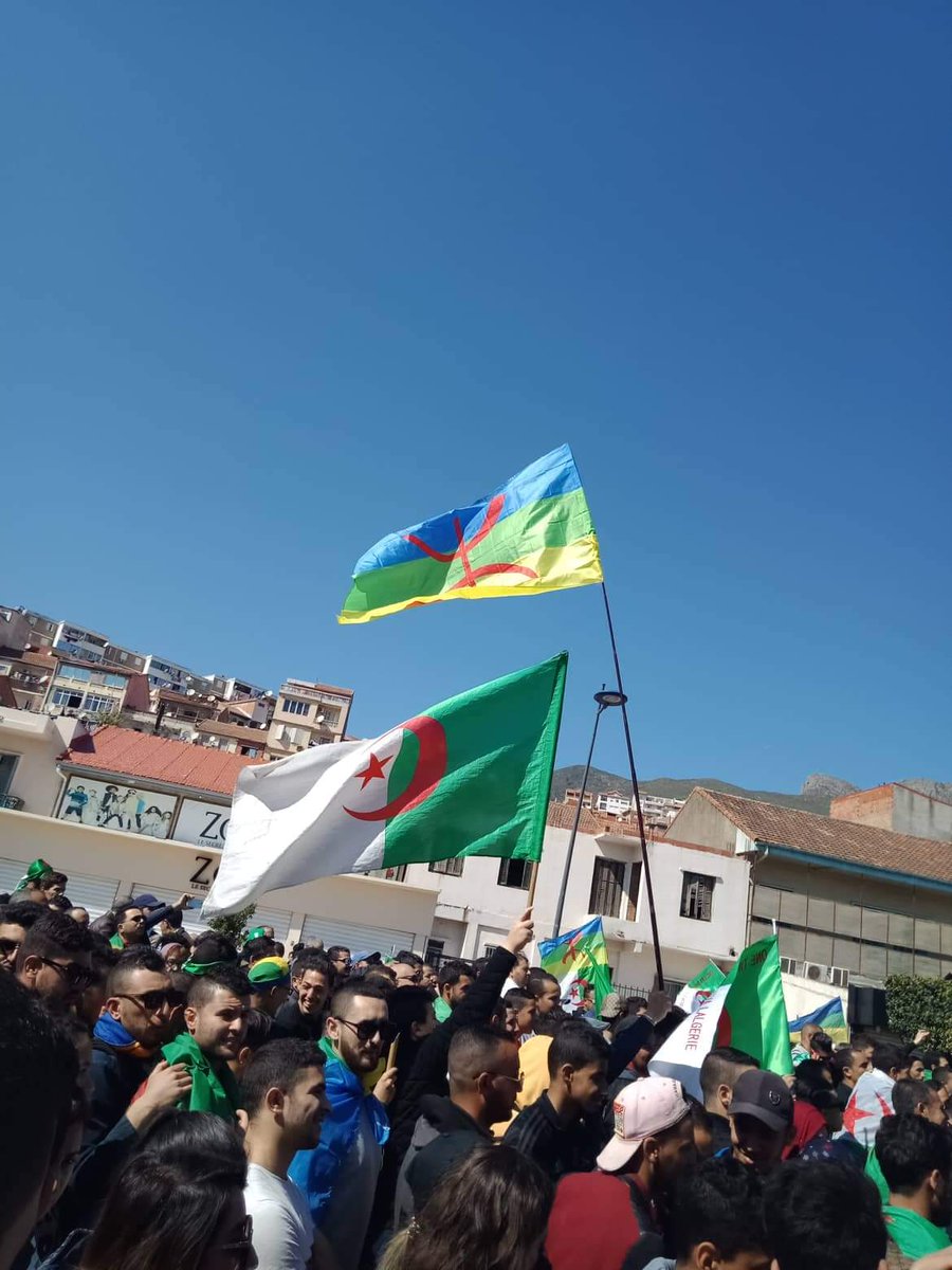 ObservAlgerie's tweet photo. Marche du #29_Mars : #Béjaia en ce moment
➡️➡️Suivez le direct : https://t.co/btauWlSAPb
#Algérie #Alger #حراك_29_مارس #الماده_102 #102_de_la_constitusion #Bouteflika #Gaid_Salah #manifestation https://t.co/VUzQBPZGw6