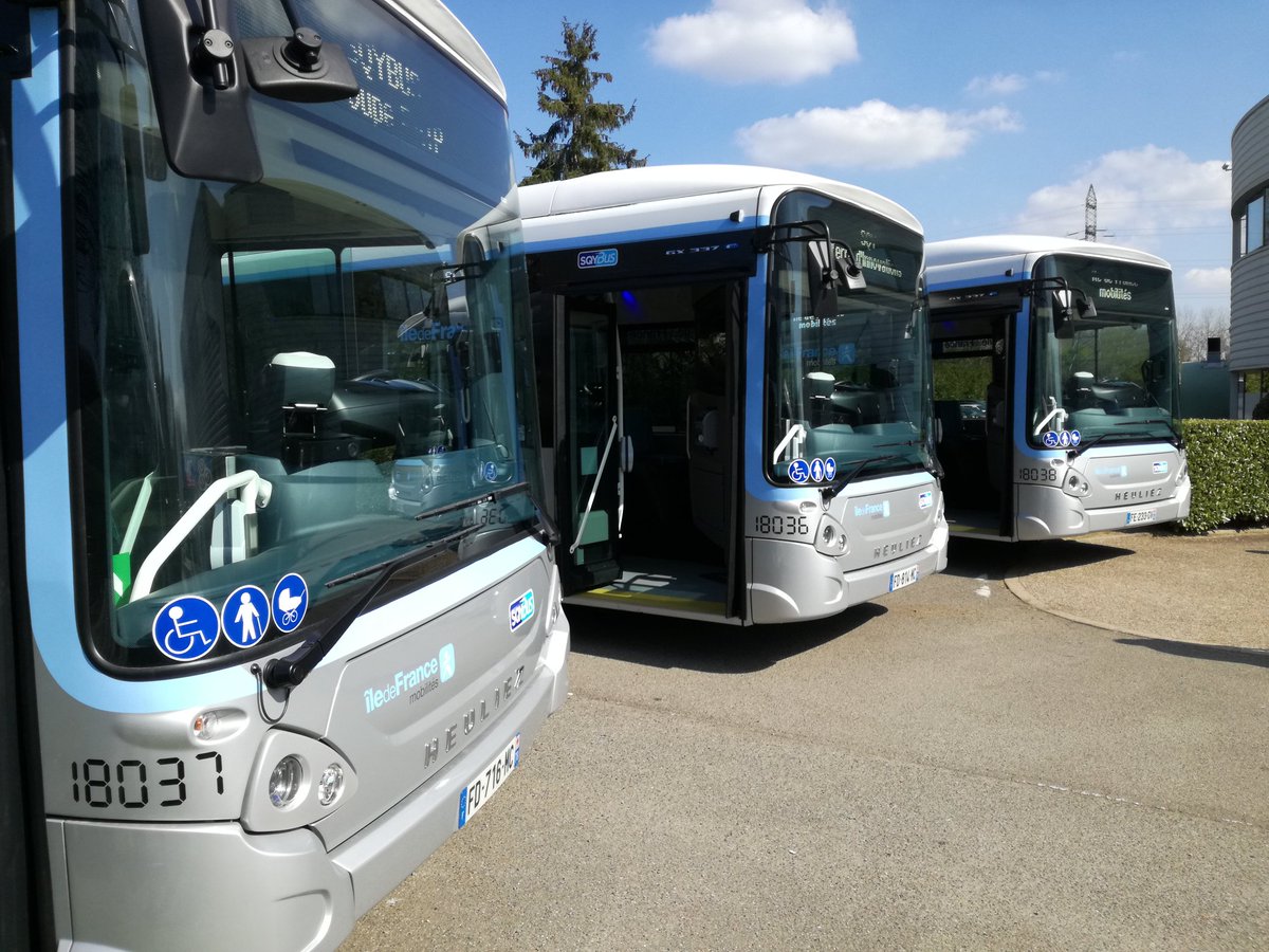 sqy's tweet photo. [#mobilité #sqy] 🚍
Inauguration des nouveaux #bus #electriques du réseau #sqybus 🚌
fabrication 100% française, design intérieur #francilien, #sqy mise sur le savoir-faire #francais 💪 https://t.co/FiEJmm1GtG