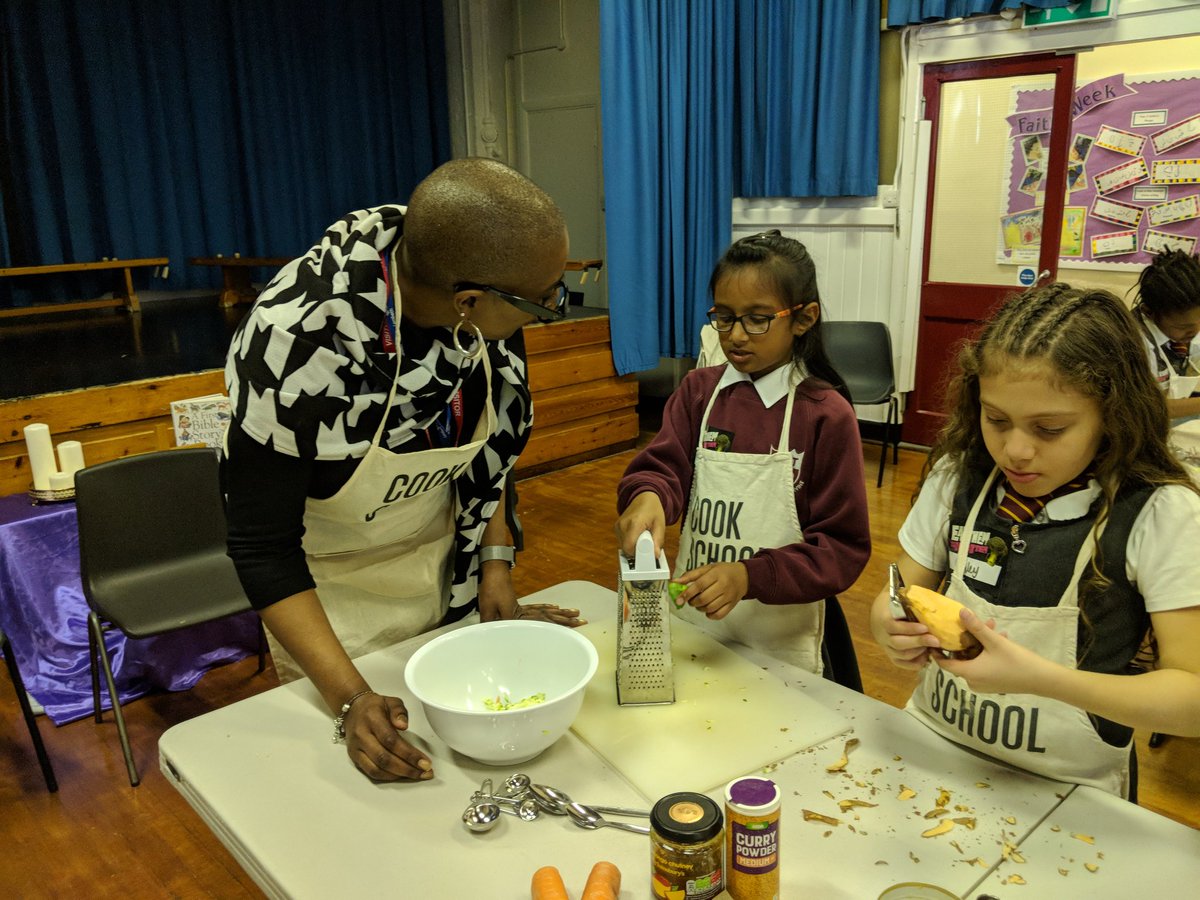 DrJacquiDyerMBE's tweet photo. @EdDavie @BlackThrive @SJTDPrimary having a fab time with young cooks making vegetable samosa's as part of @lambeth_council vegetable campaign!! Adults could learn from the children's generosity in sharing & supporting one another in teamwork tasks! Wonderful😀🙌🏽 community https://t.co/Iho7alHBmy