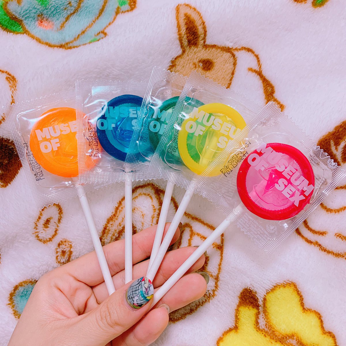とぅるもち ラブグッズコンサルタント Nyのセックス博物館に売ってた ペロペロキャンディー型のコンドーム てっきり使えないタイプのコンドームかと思ってたけど グローバルプロテクションというアメリカでは信頼の高いコンドーム会社が作っているの とぅるもち ラブグッズコンサルタント Nyのセックス博物館に売ってた ペロペロキャンディー型のコンドーム てっきり使えないタイプのコンドームかと思ってたけど グローバルプロテクションというアメリカでは信頼の高いコンドーム会社が作っているの