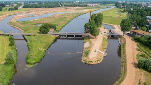 Vechtstromen's tweet photo. Het watersportseizoen op de Overijsselse Vecht zal binnenkort weer starten. De nieuwe sluizen bij Junne en Mariënberg zijn bijna gereed. https://t.co/UN9y7EXRCS https://t.co/VSZhvGzwJL
