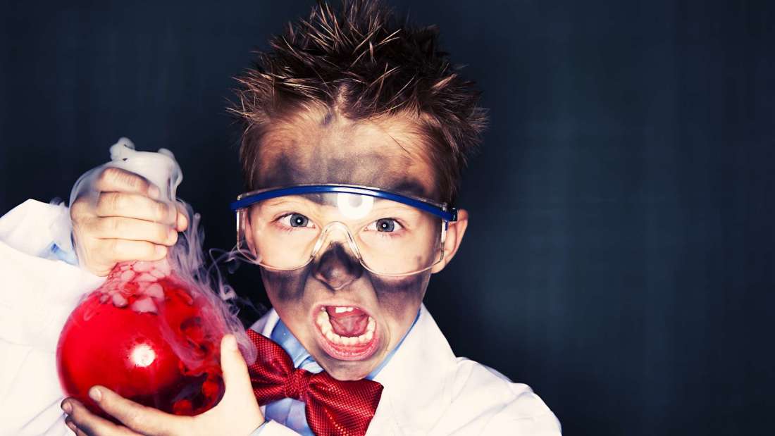 KPrimeTech's tweet image. 8 Dangerous Items That Used to Be Allowed in Kids&apos; Chemistry Kits.

Children’s chemistry kits were first manufactured in the 18th century, it wasn’t until around the Great Depression that they became a popular toy. 

mentalfloss.com/article/69800/…

#chemistry #stem #kprime #fridayfacts