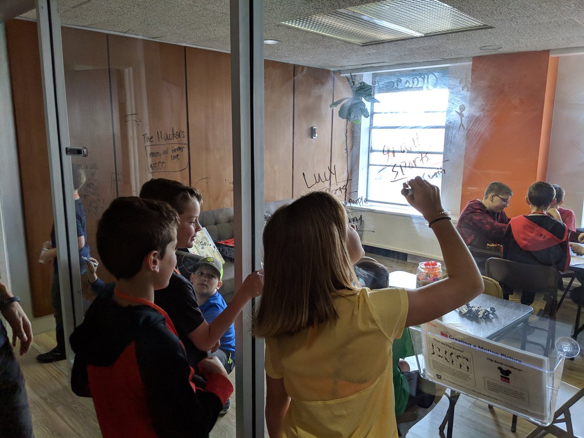 PeterEGriffiths's tweet photo. #FallsHack2019 @dexterlearning and @WFISDschools collaboration with a whole bunch of kids! Coding, robotics, entrepreneurship, A/V production...pretty cool!! https://t.co/KtEDFr1nHh