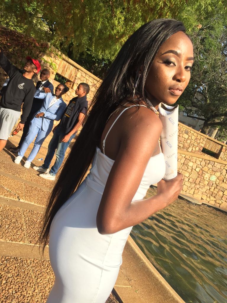Hlulani_hlu's tweet photo. An entire Wits Graduate 
BSc Eng. (Civil) with Honors. 

But God🙏🏾👩🏿‍🎓
#WitsGraduate 
#witsalumni 
#WitsGradWeek https://t.co/FVdgbQoJwA