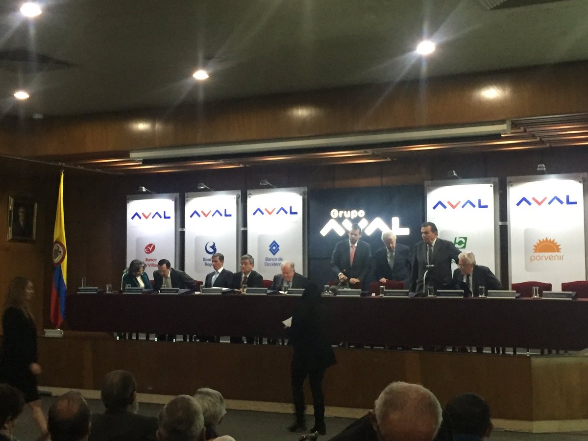 andresmania's tweet photo. Que buena experiencia estar en una asamblea de accionistas del 
#GrupoAval con los mejores lideres del país, que ayudan a crecer tanto a COLOMBIA. Ojalá tuviéramos en el país 100 grupos financieros como #GrupoAval que generen empleo, crecimiento, y desarrollo. @BancosAval https://t.co/lqx2oQmXjT