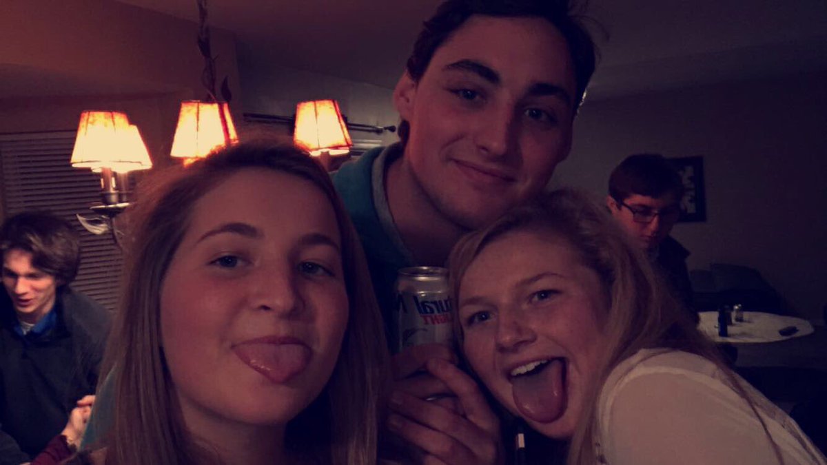 Hunter_z10's tweet photo. Happy birthday Shelb!! Hope you have a great day love ya🙂 @tomlinshelby https://t.co/gv1f9uPvPy
