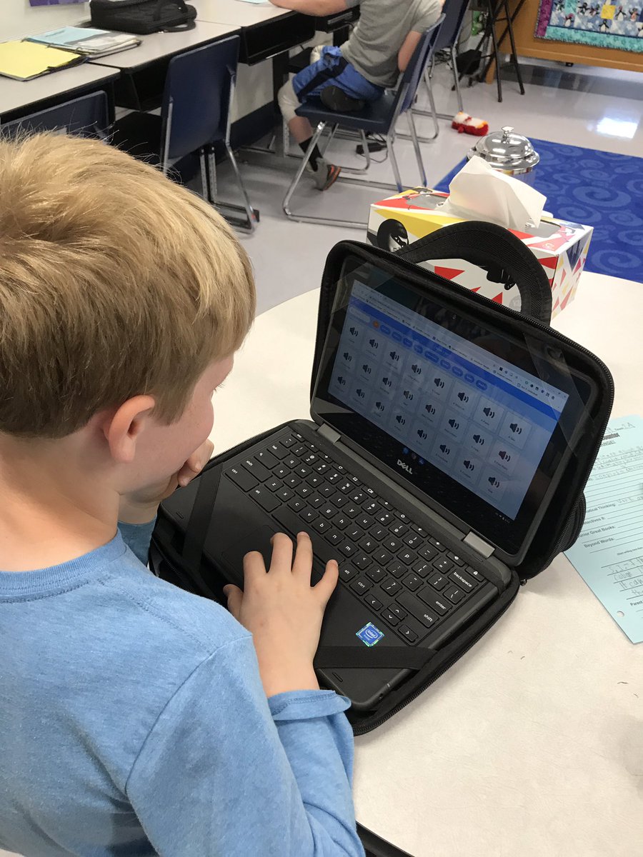 AprilDeGennaro's tweet photo. #SCREAMLab with 2nd grade @PeeplesFCBOE Ss get to choose between coding, math & robotics. @codeorg & @scratch plus @WonderWorkshop robots! “ shake shake shake...shake your robot!” 🤖 https://t.co/lXps6Wfxdf