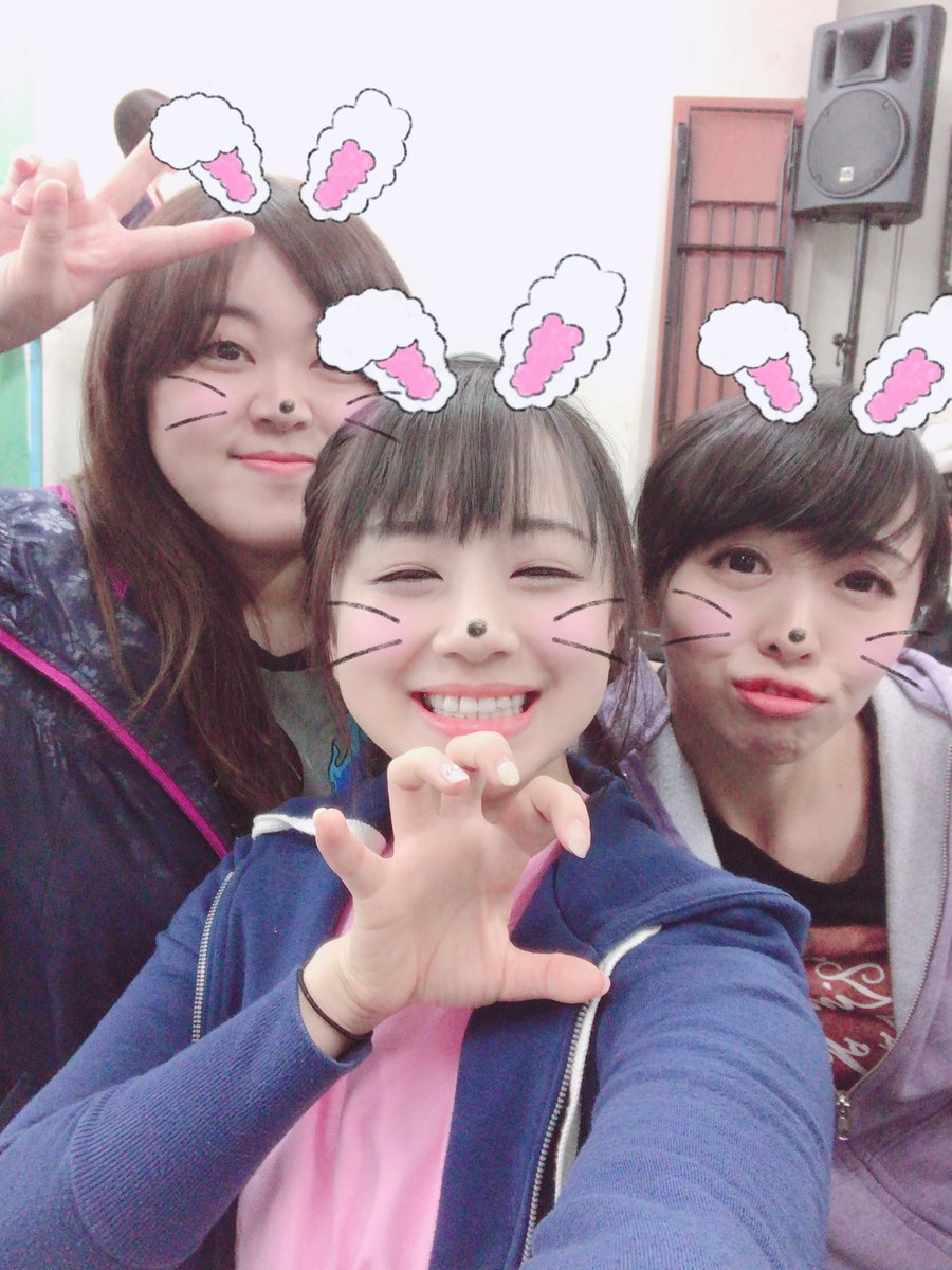KaoruHayano1212's tweet photo. #PGC
 今日は衣装合わせからの通し稽古！お芝居するのも歌うのも踊るのも楽しいね🎤幸せだーーーー🍀*゜相澤祥子たん、振り付けの柴崎咲子さんと遊んでいたら沼尾みゆきさんと柳瀬亮輔さんが一緒に猫になって下さいました。可愛い🐈素敵な先輩しかいない✨✨✨ https://t.co/mUIrYqzwvN