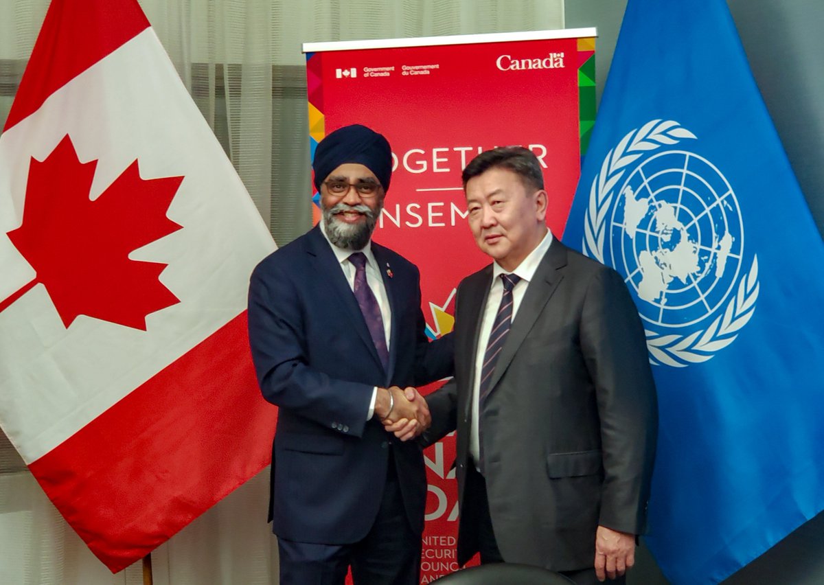 Canada and Mongolia share a growing partnership, and a commitment to global peace and security. During #PKMinisterial, Minister of Defence <a href="/NyamaaEnkhbold/">Enkhbold Nyamaa</a> and I spoke about military training and cooperation, and the Vancouver Principles. 🇨🇦🇲🇳