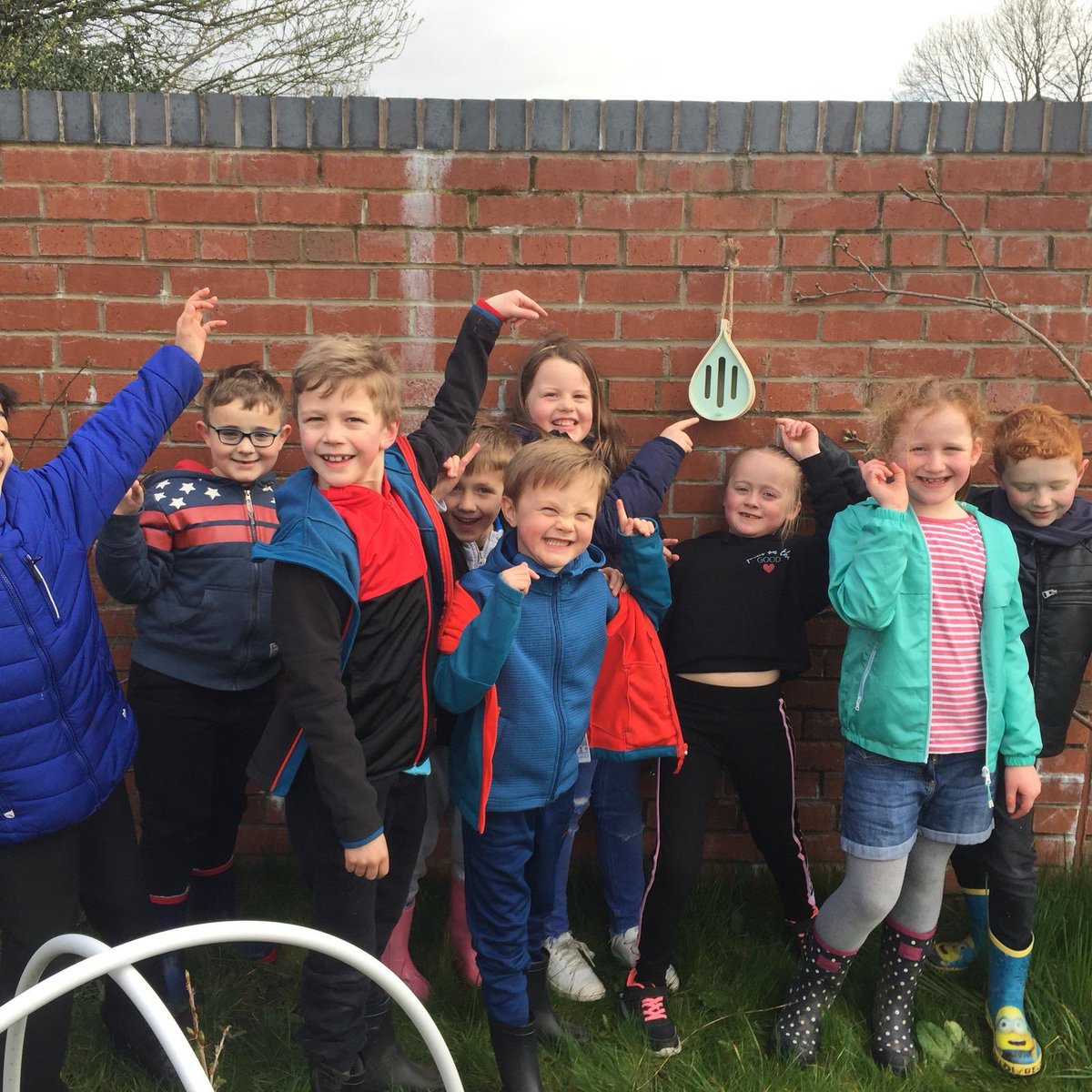 FenwickPrimary's tweet image. Primary 3 went out in to the garden for earth hour 🌍. We designed and built a home for a hedgehog and we hid it in a south facing position. We also found the best place to put our butterfly home and moth station. #RSPB_Learning #EarthHour2019