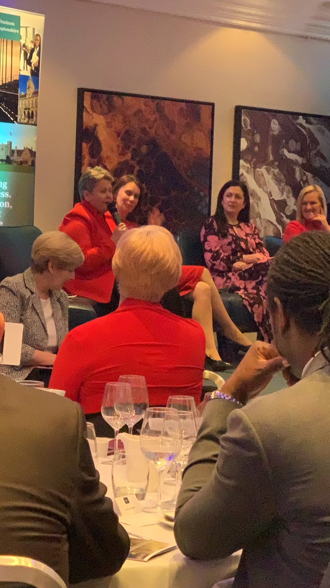 human_alchemy's tweet photo. Leadership is about being who you are - open, honest, vulnerable,  push ourselves to be a bit on the edge and learn to delegate. Love this funny lady! #lisawainwright #WasL2019 https://t.co/eVKuRkIdj4