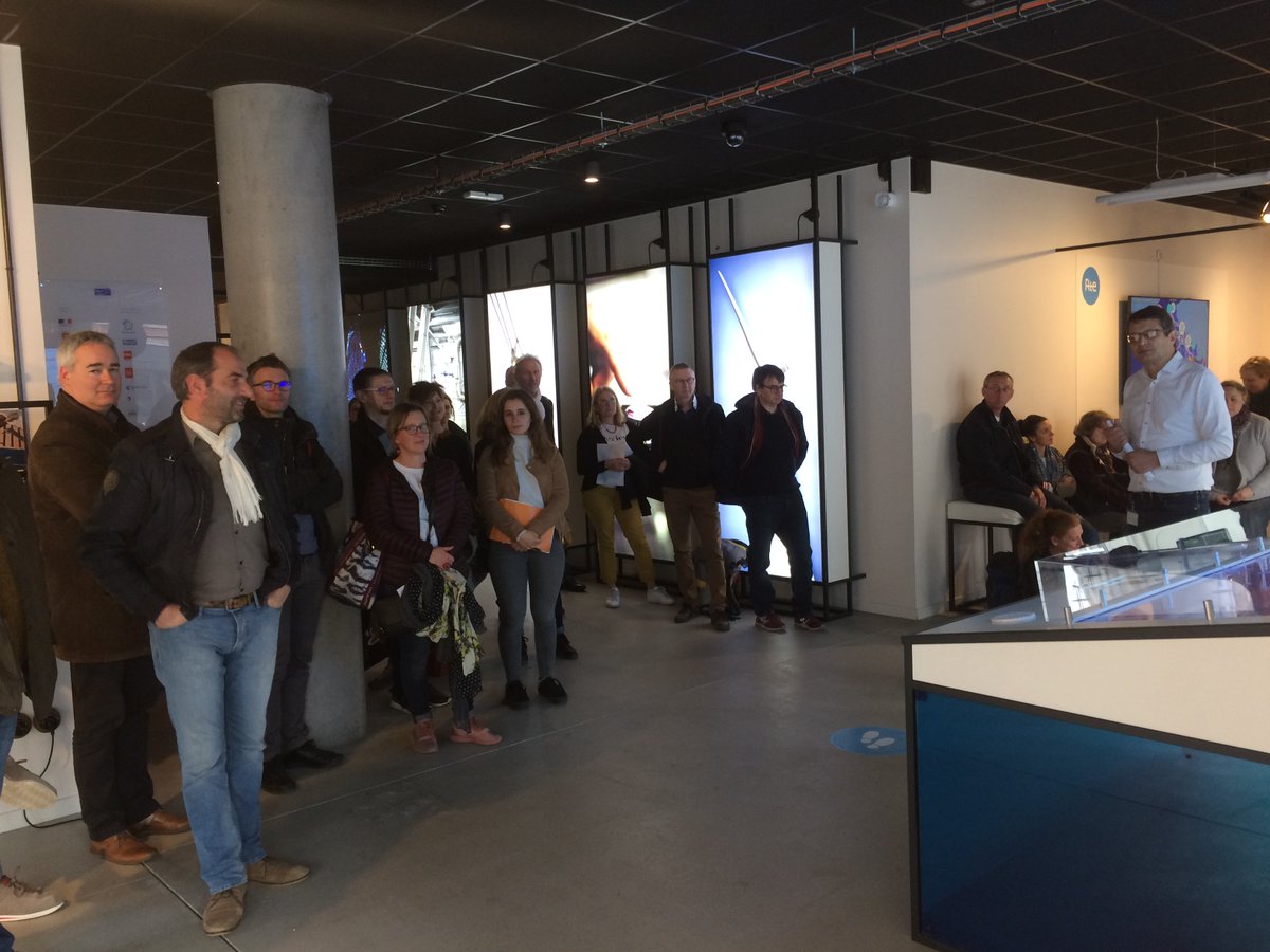 RTE_nord's tweet photo. Philippe et François, 2 salariés de @RTE_nord ont fait découvrir à des professeurs de #MaisonPourLaScience le #ShowroomRTE de @MEL_Lille. L'objectif : aider les enseignants à faire évoluer leurs pratiques d'enseignement des sciences. Venez nous rencontrer: https://t.co/XZ8pfO6l9i https://t.co/QPCnWEH1y4
