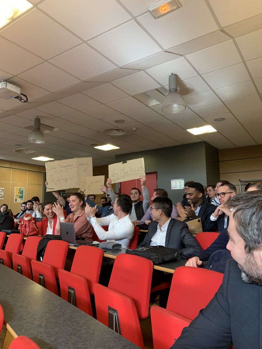 Solidarité et bonne ambiance parmi la promotion 2019 des apprentis qui soutiennent leurs camarades lors de leur présentation #ESMESpeed @ESMEsudria