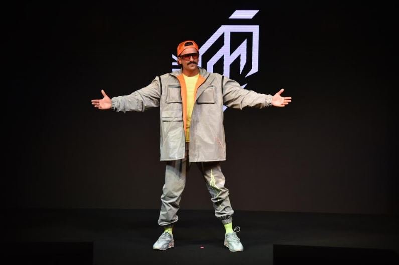 MumbaiLiveNews's tweet photo. .@RanveerOfficial launches #IncInk with music evangelist #NavzarEranee to discover, nurture and promote exciting new talent. https://t.co/KT0PCL0Gv5