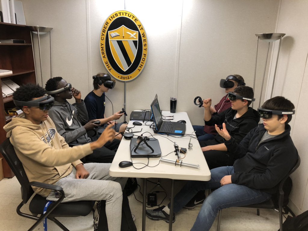 Discoveries in CS &amp; Coding class learning to Code in VR! Many thanks to <a href="/ArmyCyberInst/">Army Cyber Institute</a> <a href="/HFFMCSD/">HFFMCSD</a> <a href="/JIOprincipal/">James I. O’Neill High School</a>