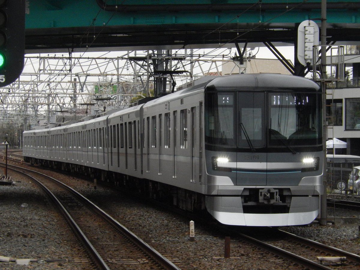デハ8606 Meigeo 15 55に西新井駅下りホーム春日部方で撮った東京メトロfの普通中目黒行きです 系も一気に数が増えましたね 東武鉄道 伊勢崎線 東武伊勢崎線 東京メトロ 日比谷線 東京メトロ日比谷線 系 東京メトロ系