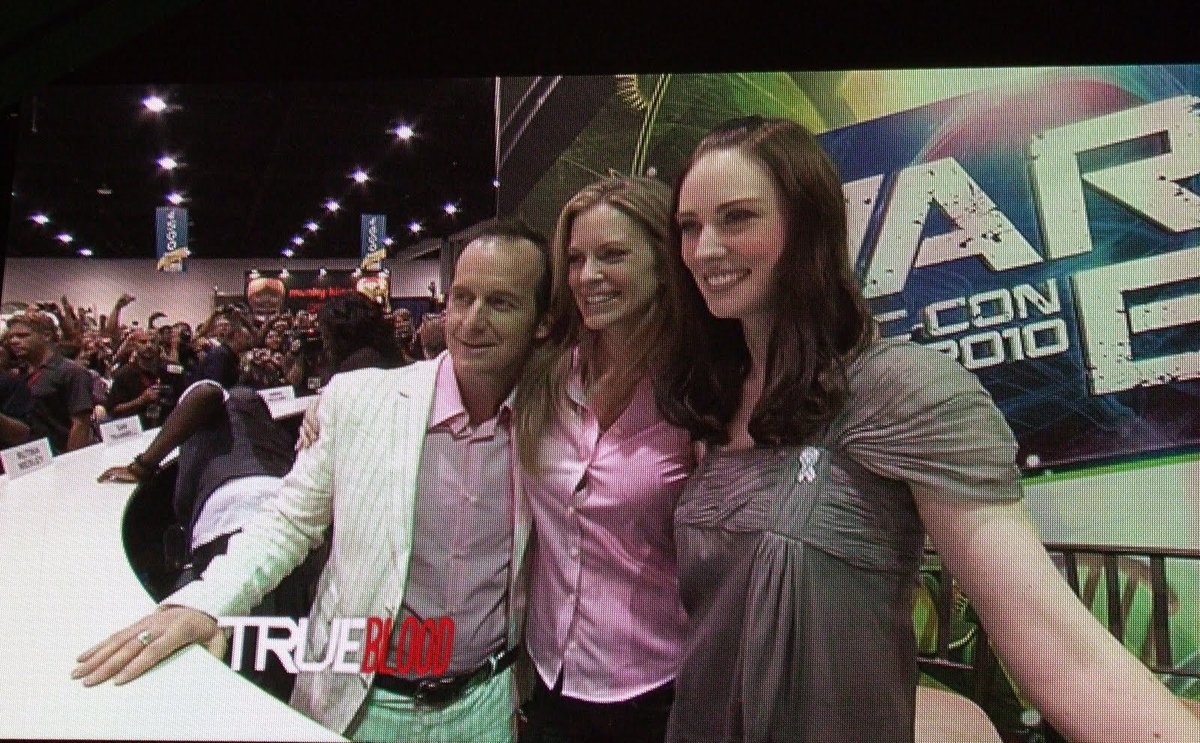 denisohareOnFB's tweet photo. It's comic con weekend ! So what better #FlashbackFriday than a look @denisohare's con life over the years. #WSC #ConLife #ConStories https://t.co/5XhYGM4R41