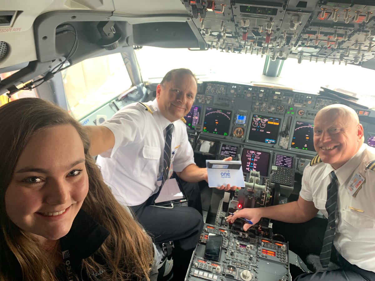 fabiangarcia386's tweet photo. Captain Rich Howard United 100, Congratulations and thank you for ALL you do! #weareunited ⁦@WeAreALPA⁩ #ewrcpo @mike_bangma https://t.co/eljI0ZjtSD