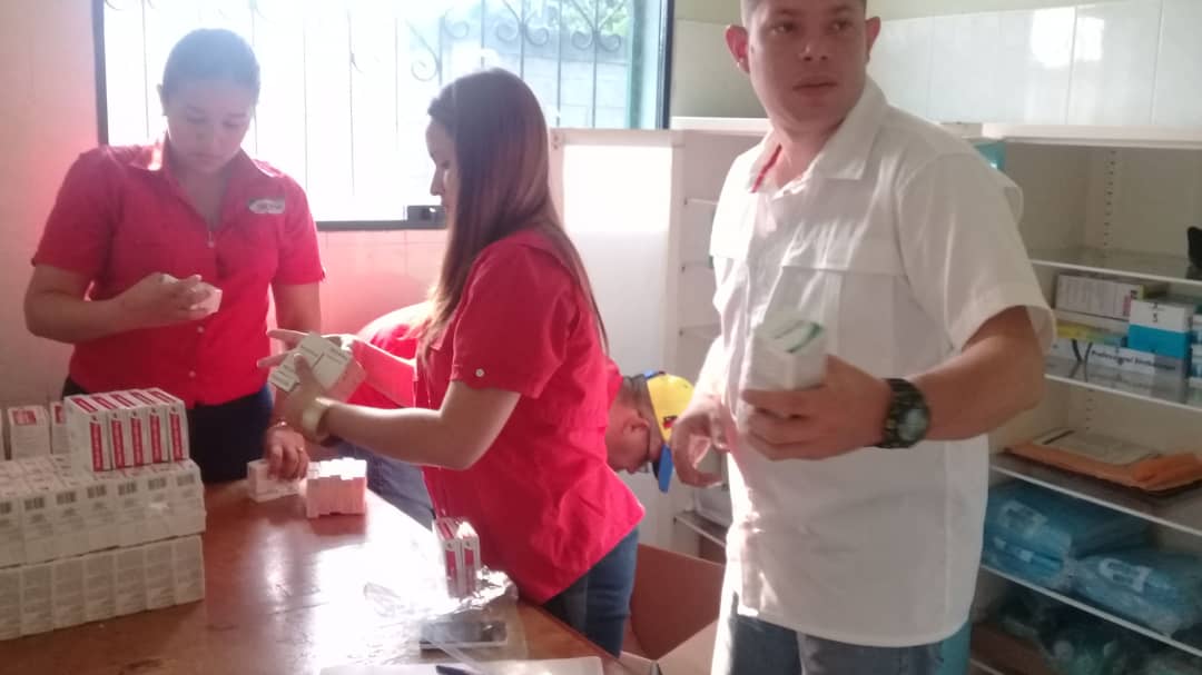 Fundasaludtru's tweet photo. Dotación de medicamentos e insumos médicos al Consultorio Popular T3 de la parroquia 3 de Febrero que brinda atención 24 horas, demostrando que la Saud llega a todos los rincones de la geografía trujillana gracias al trabajo articulado por el equipo de @ajacquep y @GobTrujillo https://t.co/mqpOruqCPI