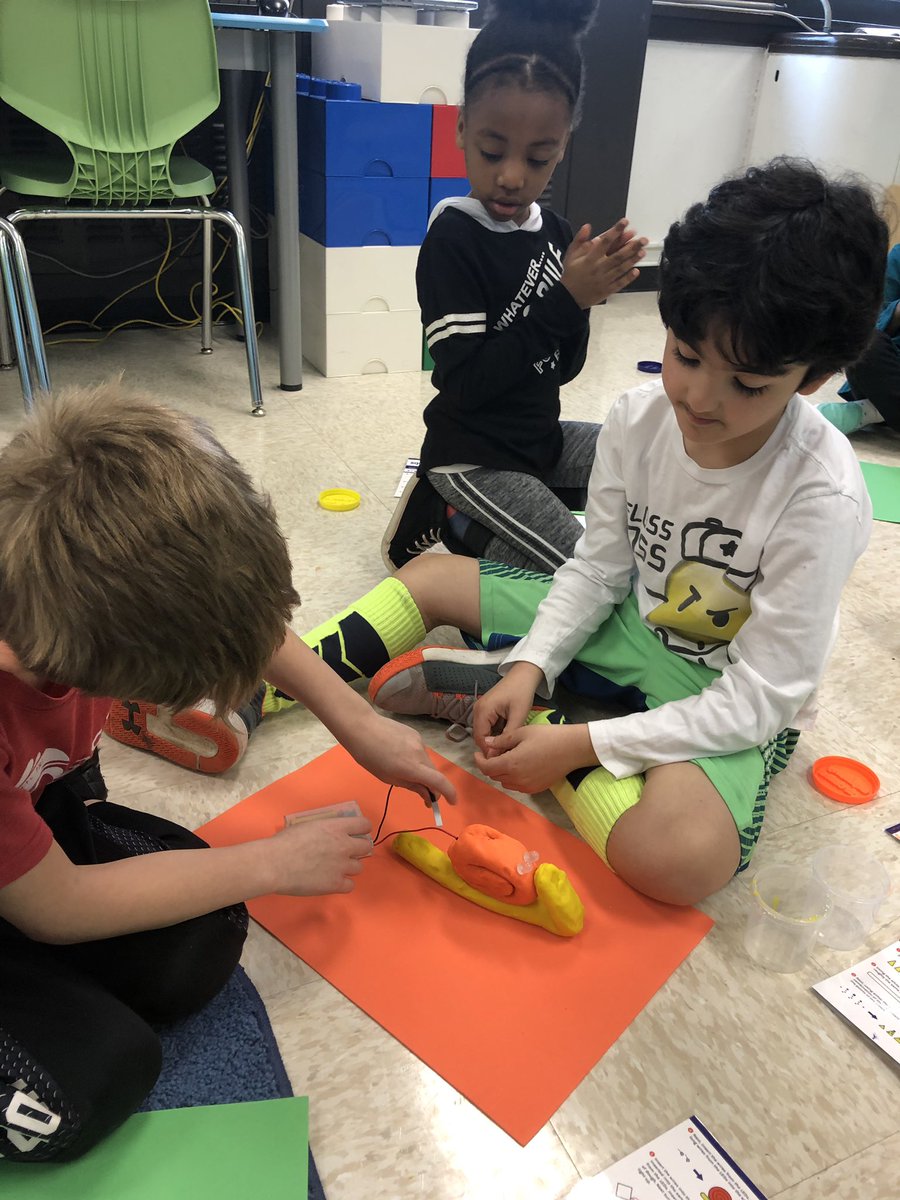 alisoncclements's tweet photo. #MrsClementsCreators #funwithfirsties #InnovationisGREAT #squishycircuits https://t.co/y2OuL4oDEv
