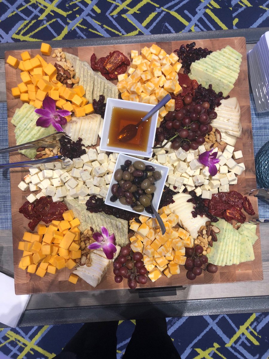 EatsKicc's tweet photo. @ExpoLevy @kyexpocenter Looks Gouda 🧀 but we bet you couldn't handle this smorgasbord
@KYConvention #cheeseoff #nomnom #cheese https://t.co/FnvlhgYOnU