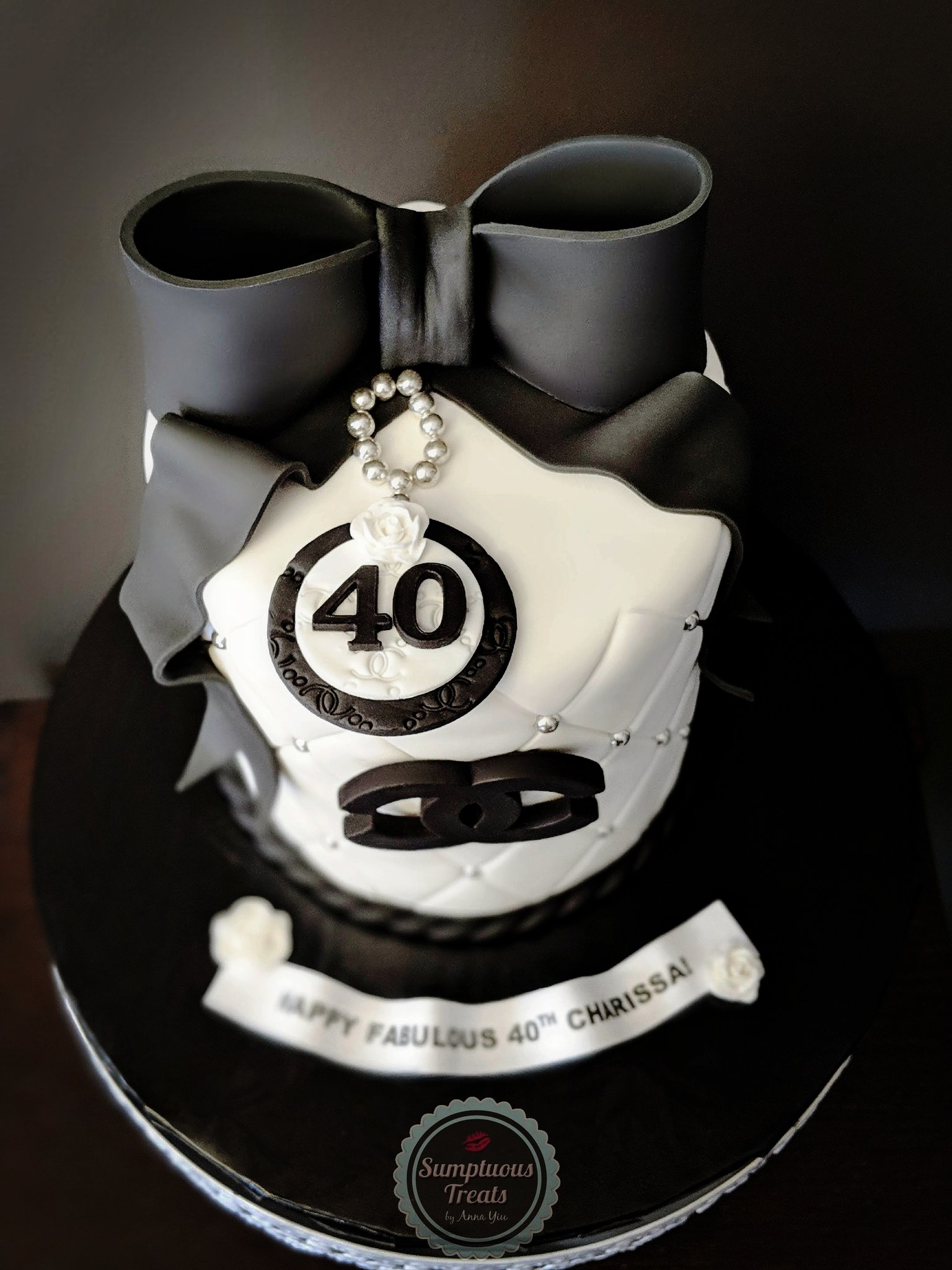 Sumptuous Treats on X: CHANEL Black & White Birthday #chanel  #blackandwhite #40th #40thbirthdaycakes #chanelcake #cake #cakesfondant  #birthdaygirl #cakeartisttoronto #customcakes    / X