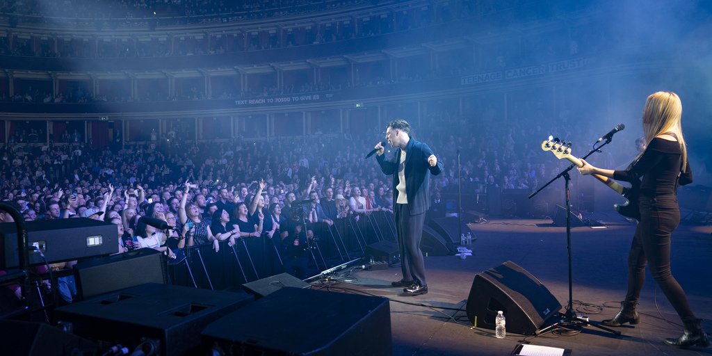 ⚡ Wednesday 27 March ⚡

<a href="/Tom_Grennan/">Tom Grennan</a> smashed it at his Royal Albert Hall debut as part of <a href="/TeenageCancer/">Teenage Cancer Trust</a> Trust's #TeenageCancerGigs support came from <a href="/thisiszuzu/">Zuzu</a> &amp; <a href="/rosegray_/">☆*:. ｡Rose Gray ｡.:*☆</a> 🔥

👉 bit.ly/2Ox0CvW / 📷 @ParadisePh0t0