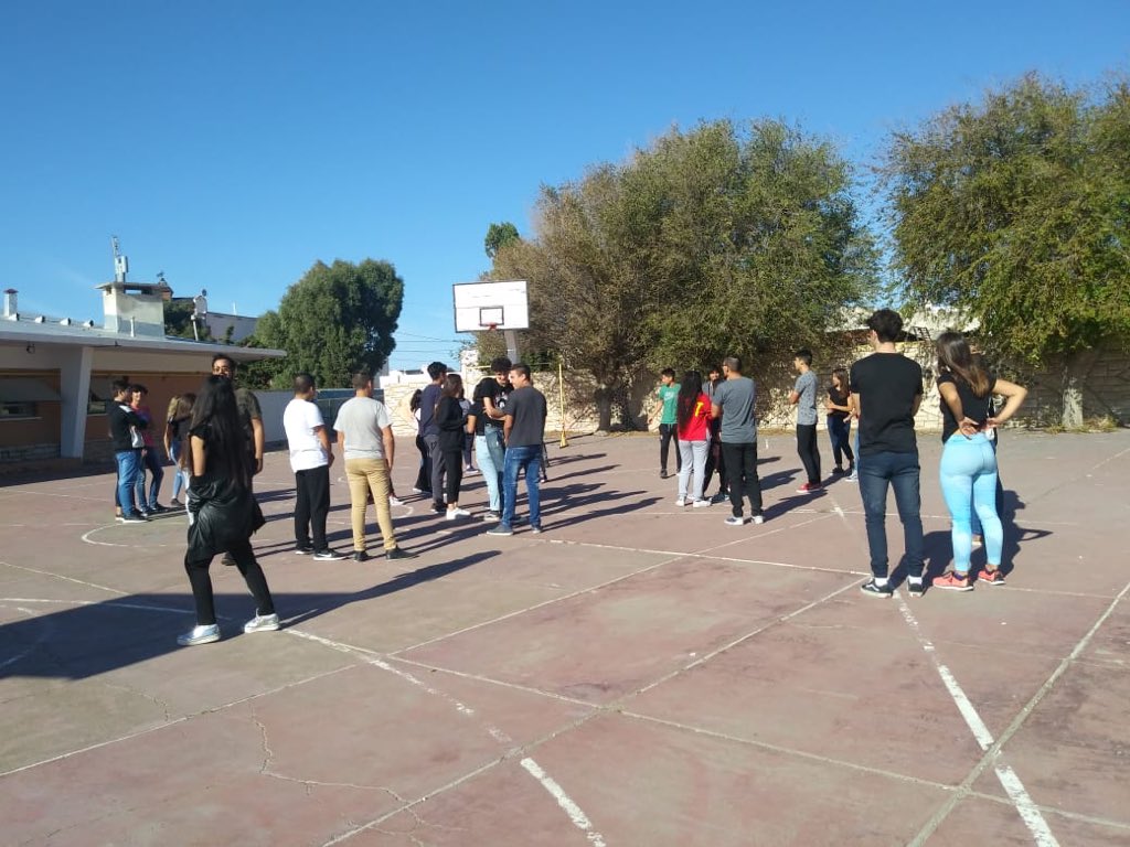 Junto a @JulietaG_12 y Josefina de #CDRChubut, estuvimos en el colegio 776 de Playa Unión, para hablar con los jóvenes sobre Empleabilidad, Vocacion y Primer empleo. 🙌🏻