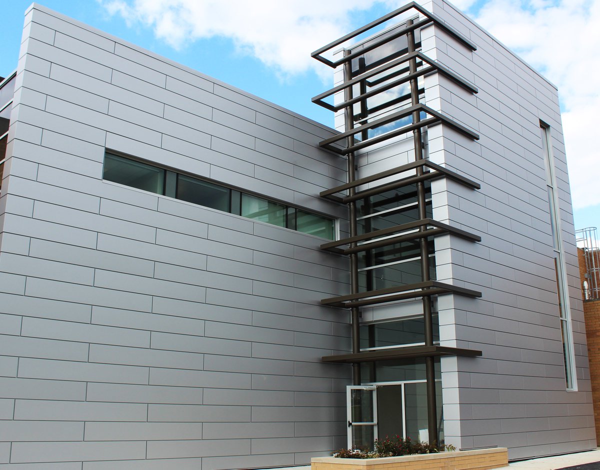 nexgen_design's tweet image. Throwing it back on this Thursday to a previous project where we fabricated panels that give a modern look to this medical center🏥👍
#NexGen #ACMPanel